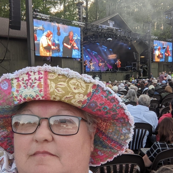 Meet your Posher, Amanda - Picture 2 of 11